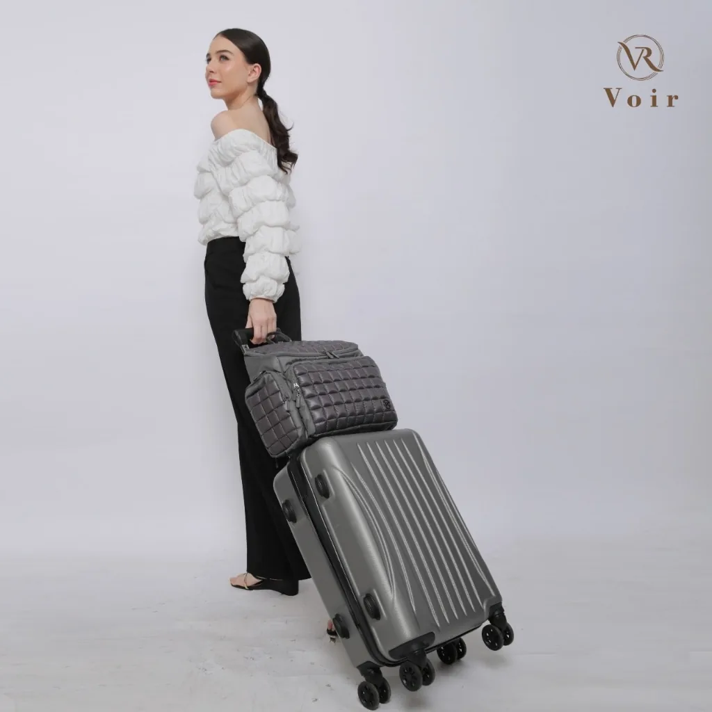 Petite Tofu Backpack dikaitkan ke koper trolley